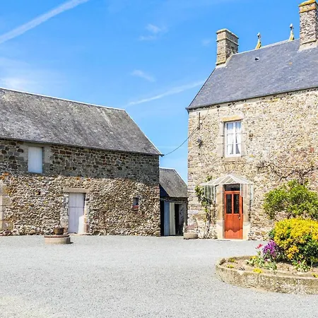 Stunning Home In Gouville-Sur-Mer With Kitchen Boisroger