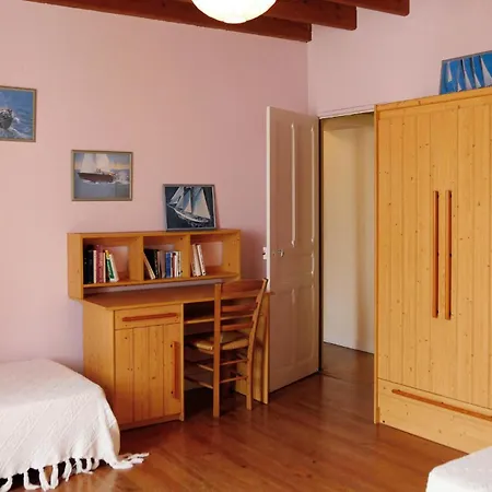 Stunning Home In Gouville-Sur-Mer With Kitchen Boisroger