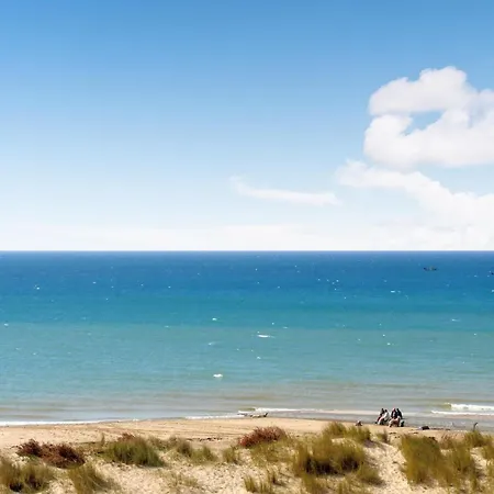 Stunning Home In Gouville-Sur-Mer With Kitchen Holiday home *