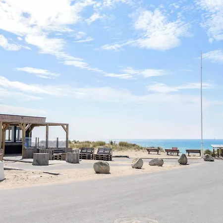 Holiday home Stunning Home In Gouville-Sur-Mer With Kitchen Boisroger