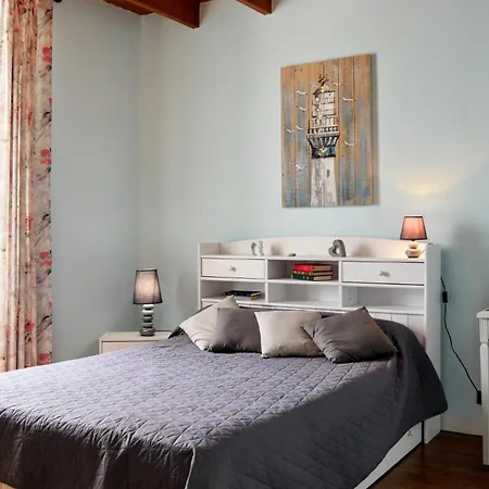 Stunning Home In Gouville-Sur-Mer With Kitchen Holiday home *