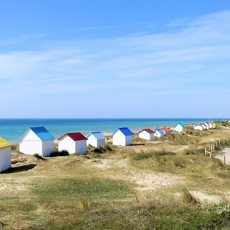 Stunning Home In Gouville-Sur-Mer With Kitchen Holiday home Boisroger