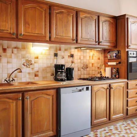 Holiday home Stunning Home In Gouville-Sur-Mer With Kitchen Boisroger