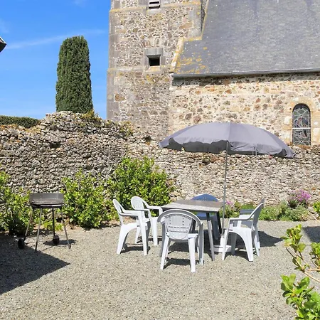 Holiday home Stunning Home In Gouville-Sur-Mer With Kitchen Boisroger
