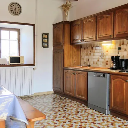 Stunning Home In Gouville-Sur-Mer With Kitchen *