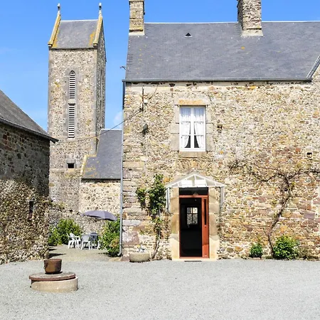 Stunning Home In Gouville-Sur-Mer With Kitchen Holiday home